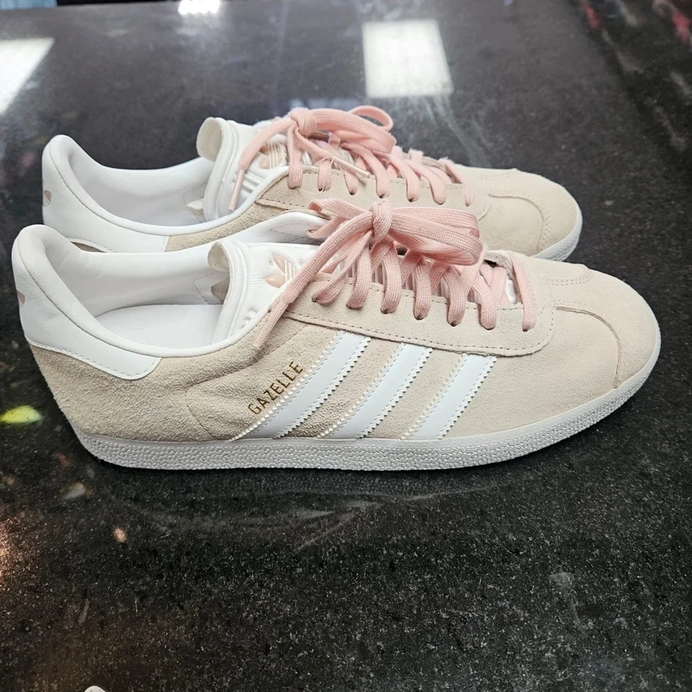 Sz 9 Men Gazelle adidas pink